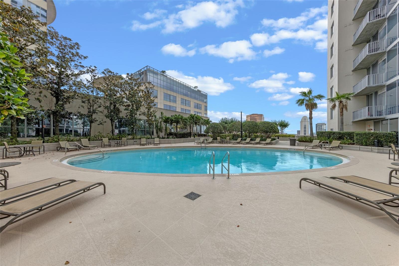 Image 28 of 39 For 155 Court Avenue 2710