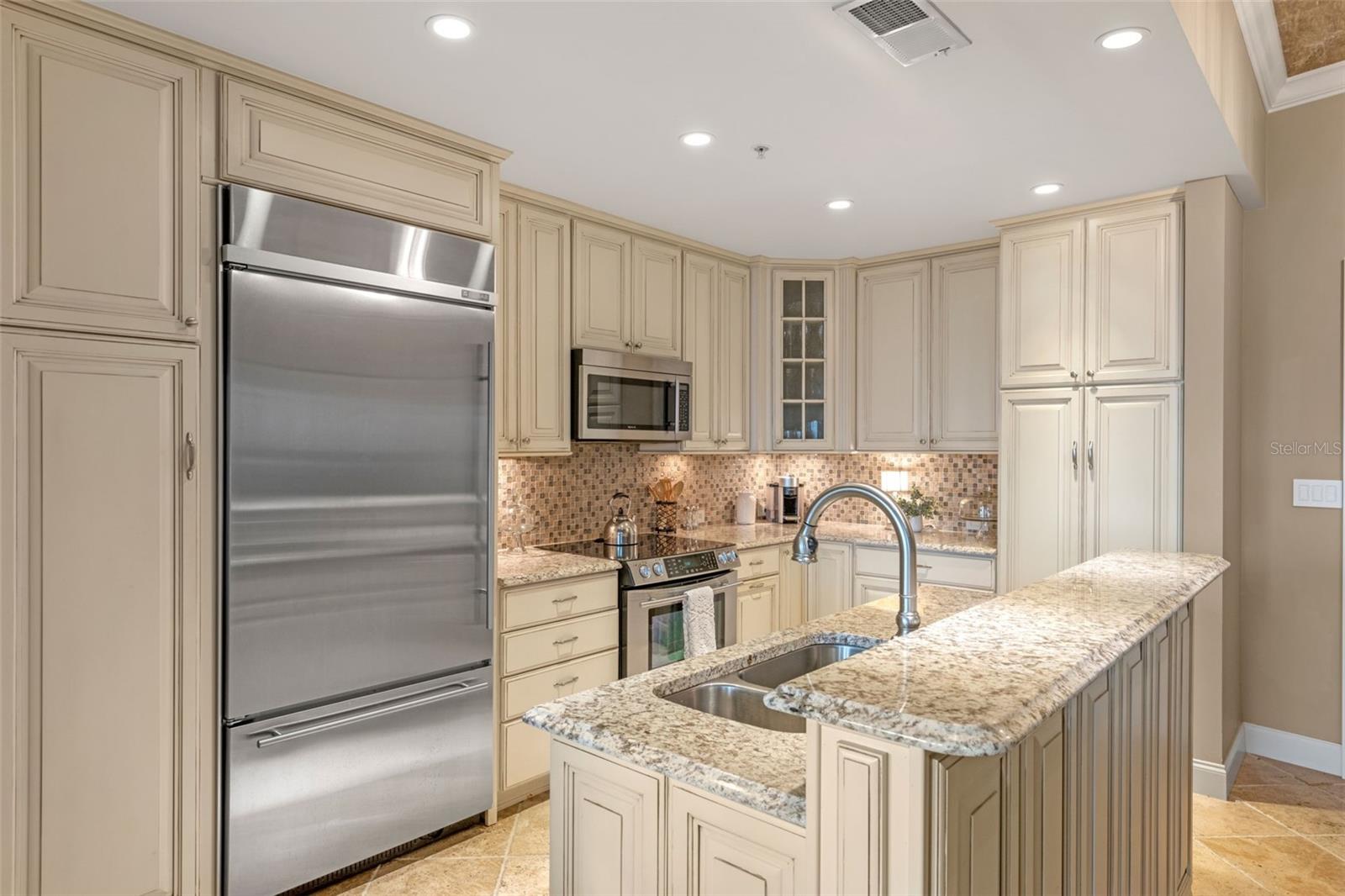 Image 4 of 39 For 155 Court Avenue 2710