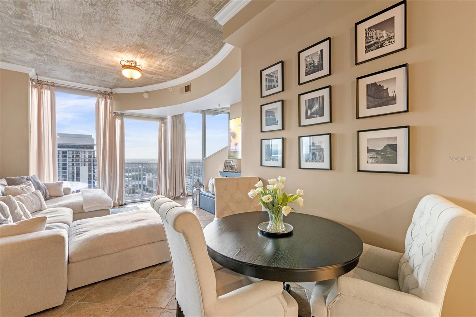 Image 5 of 39 For 155 Court Avenue 2710