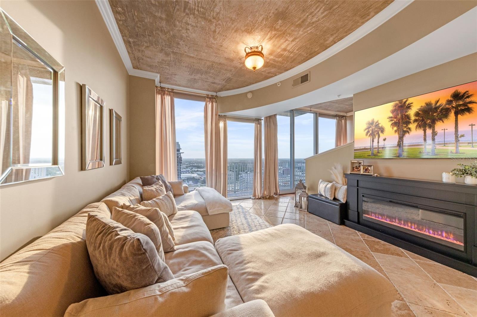 Image 8 of 39 For 155 Court Avenue 2710