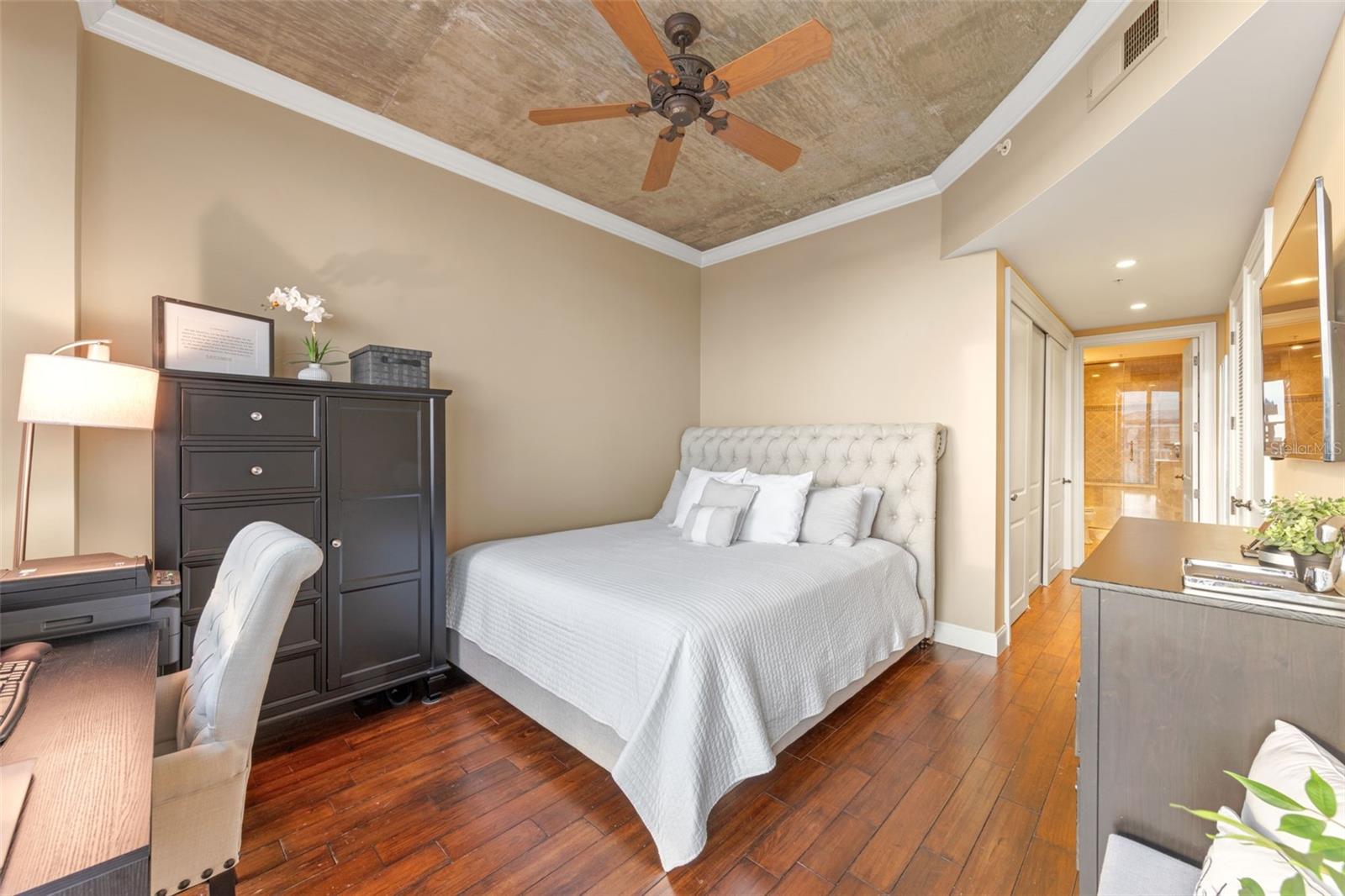 Image 9 of 39 For 155 Court Avenue 2710