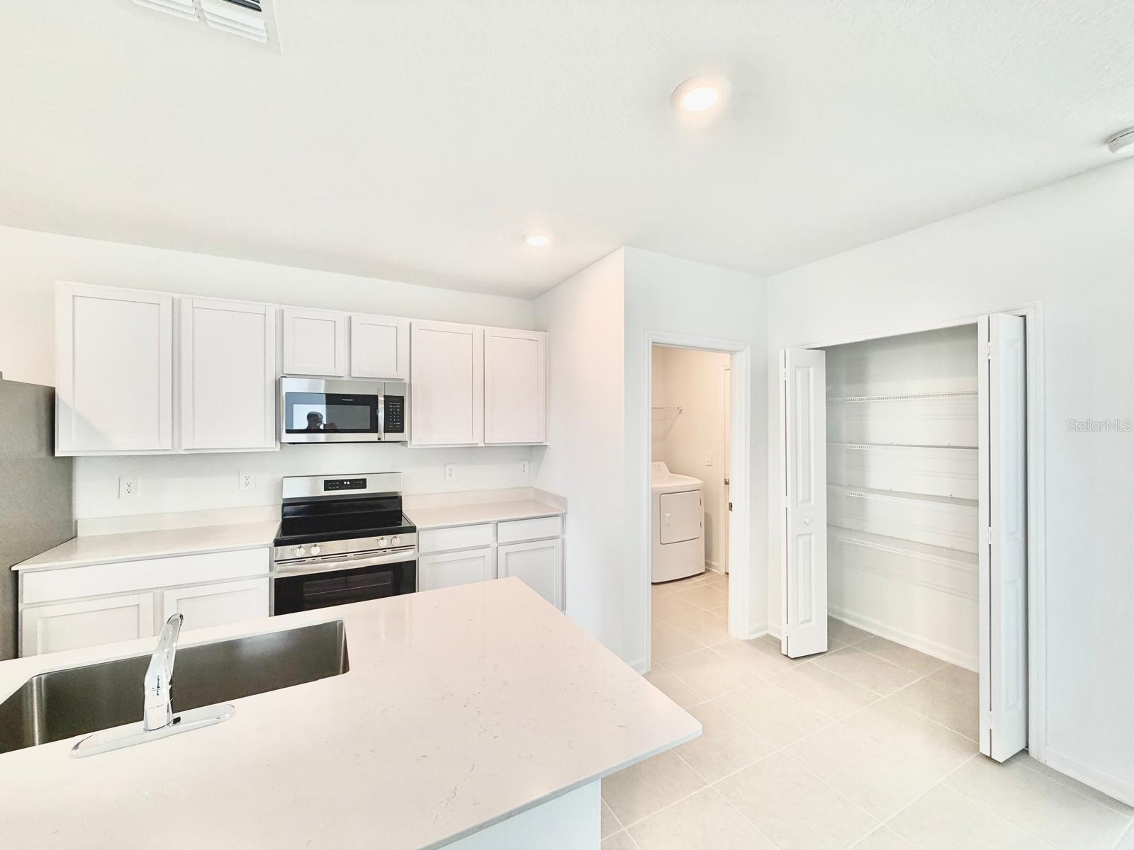 Image 5 of 27 For 1547 Jessica Boulevard