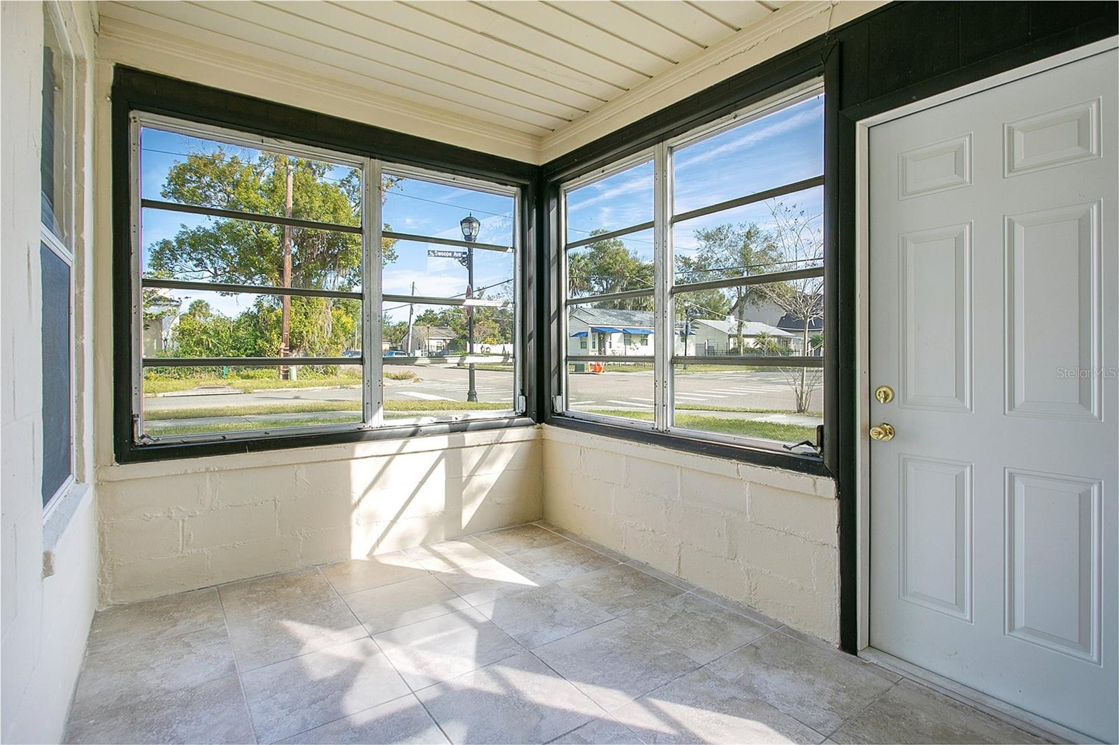 Image 12 of 14 For 541 Capen Avenue