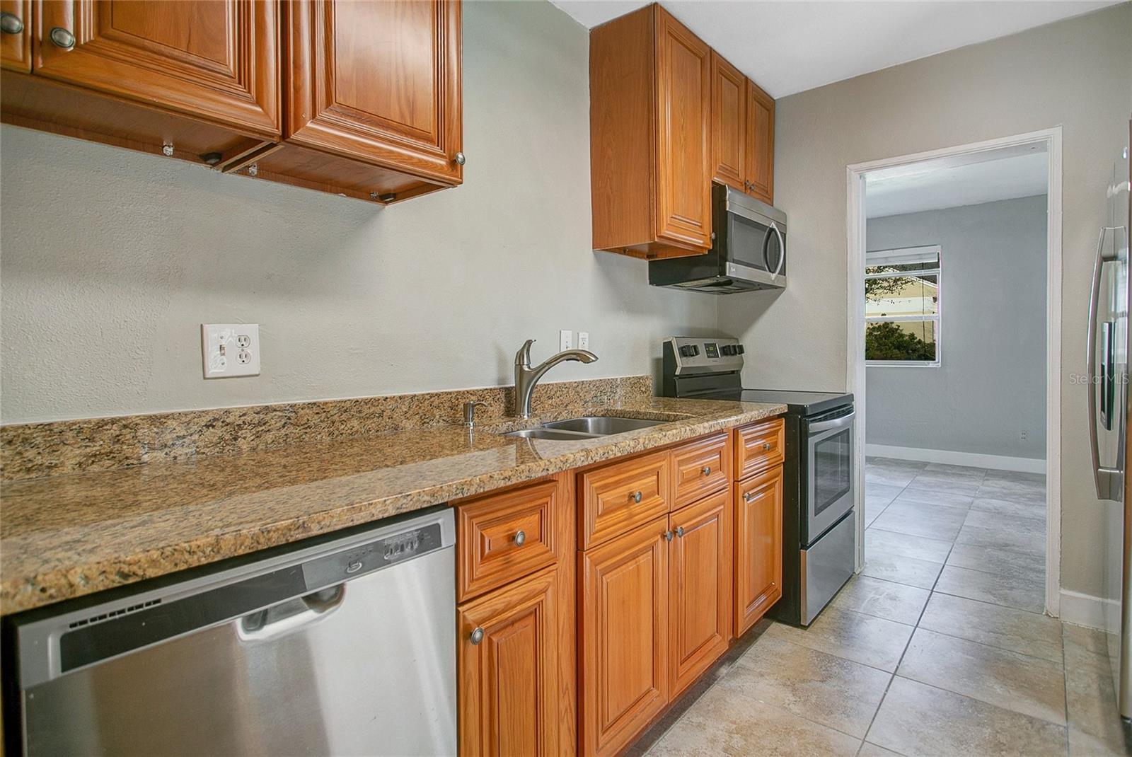 Image 6 of 14 For 541 Capen Avenue