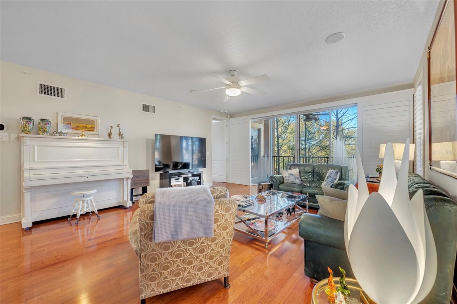 Image 10 of 33 For 917 Lotus Vista Drive 101