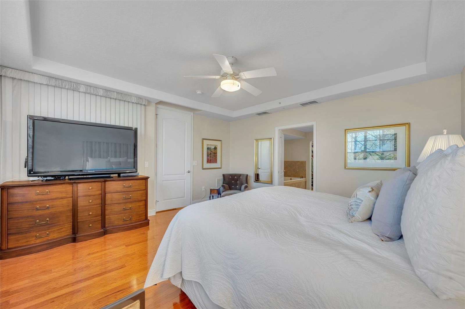 Image 18 of 33 For 917 Lotus Vista Drive 101