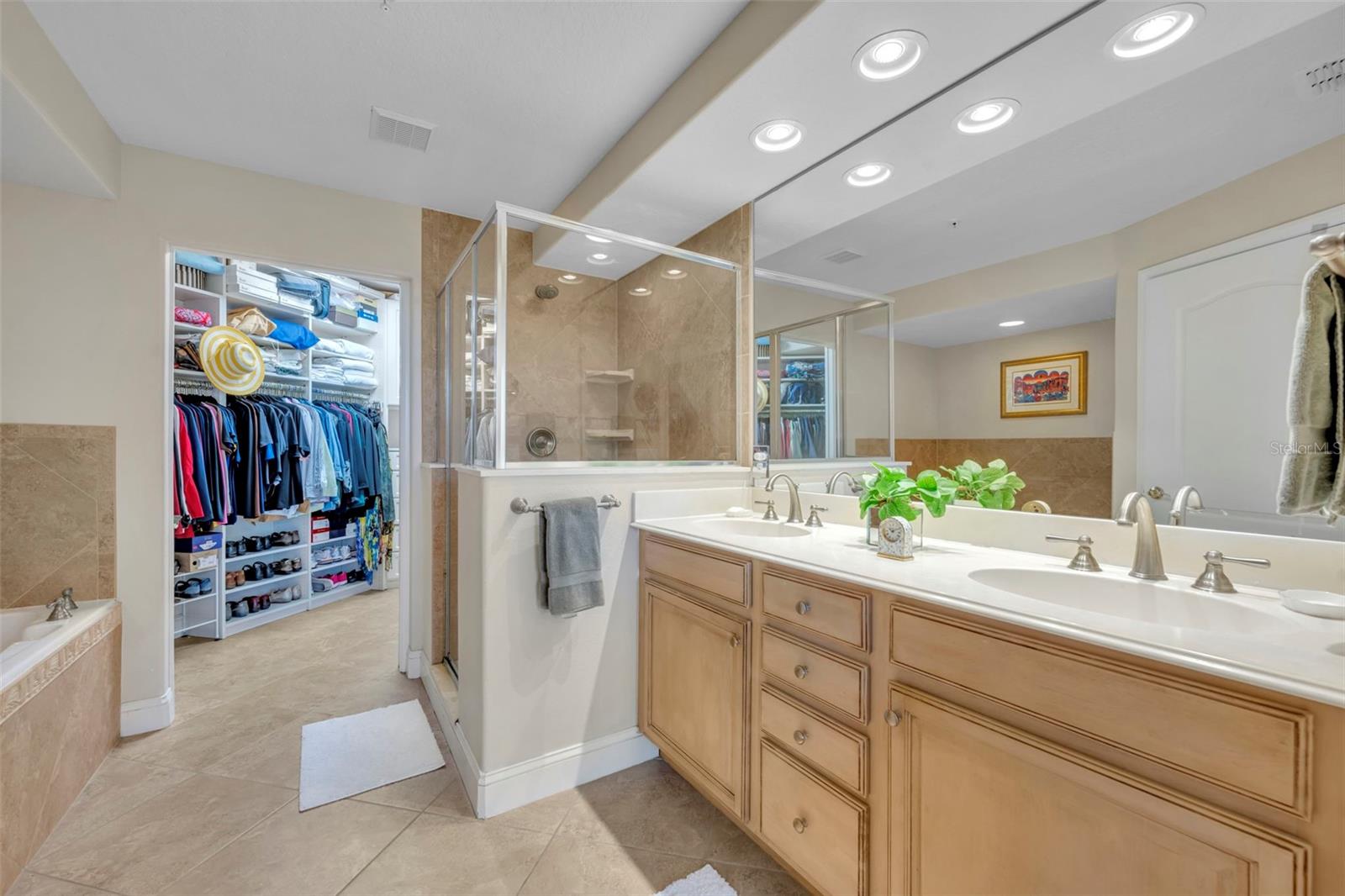 Image 19 of 33 For 917 Lotus Vista Drive 101