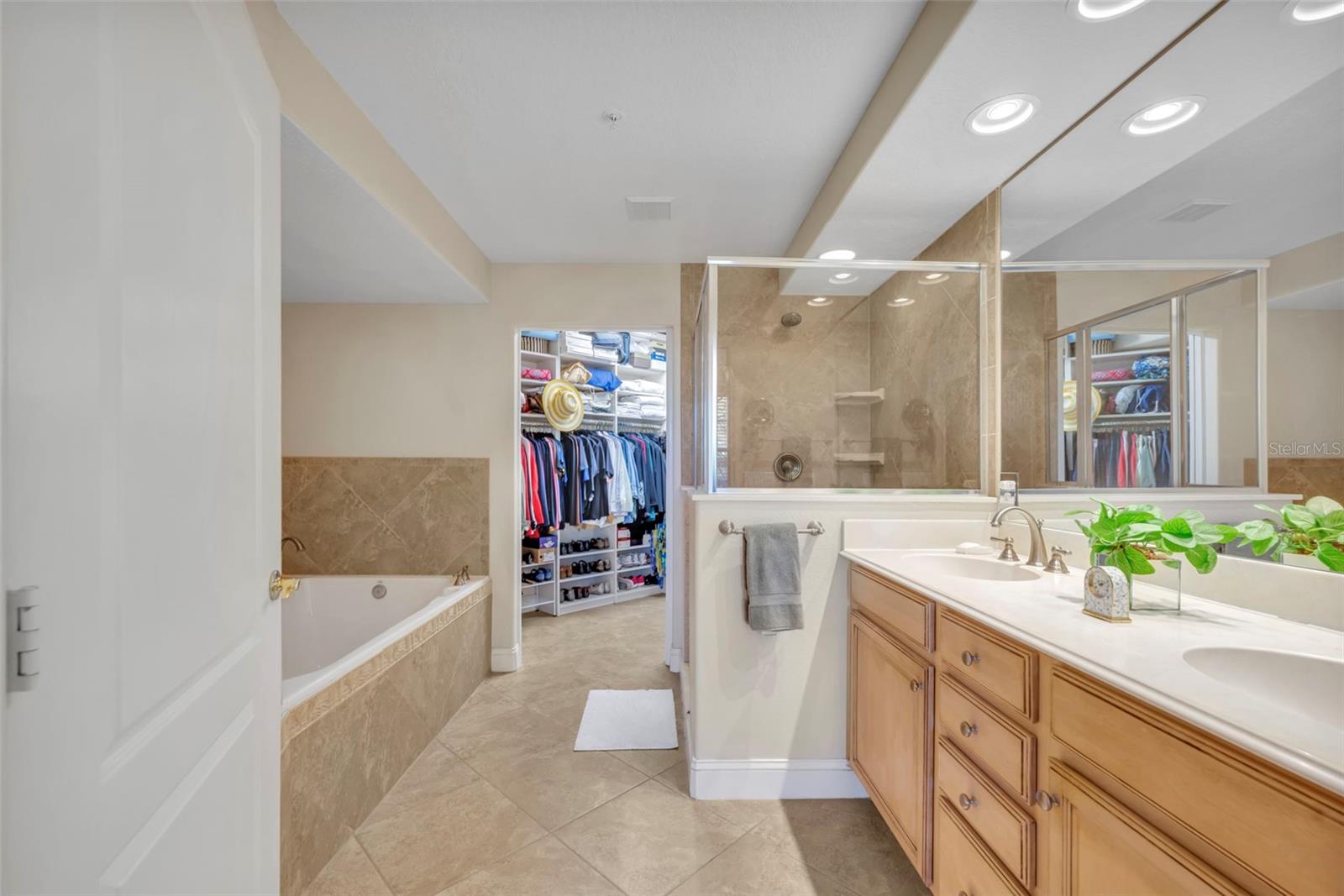 Image 20 of 33 For 917 Lotus Vista Drive 101