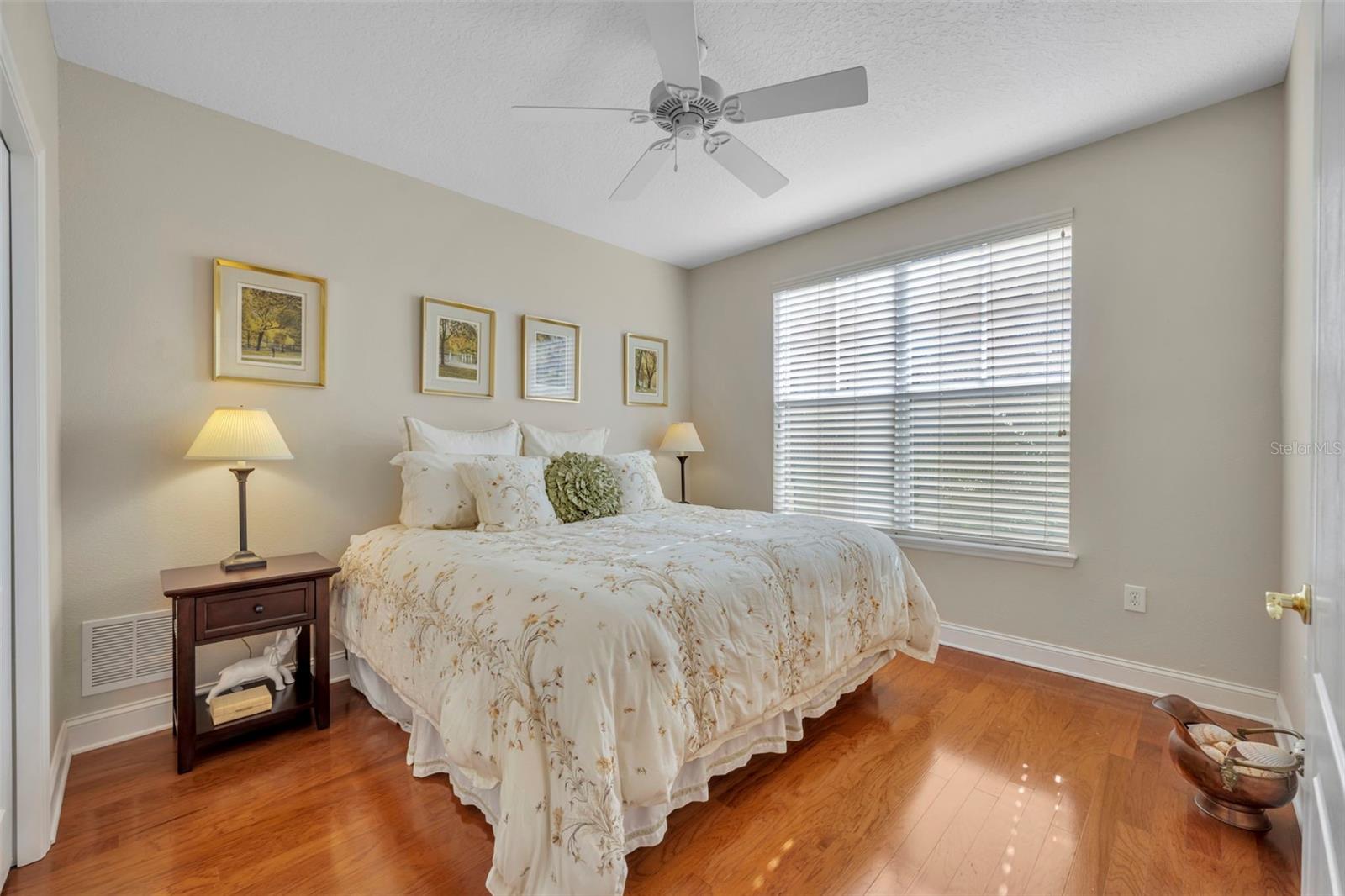 Image 21 of 33 For 917 Lotus Vista Drive 101