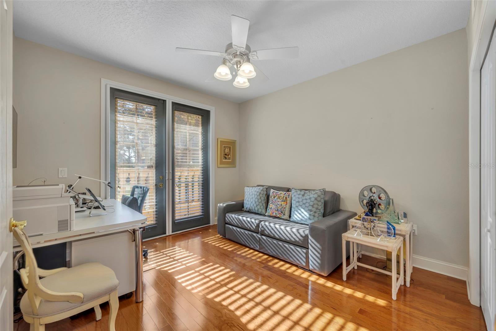 Image 22 of 33 For 917 Lotus Vista Drive 101