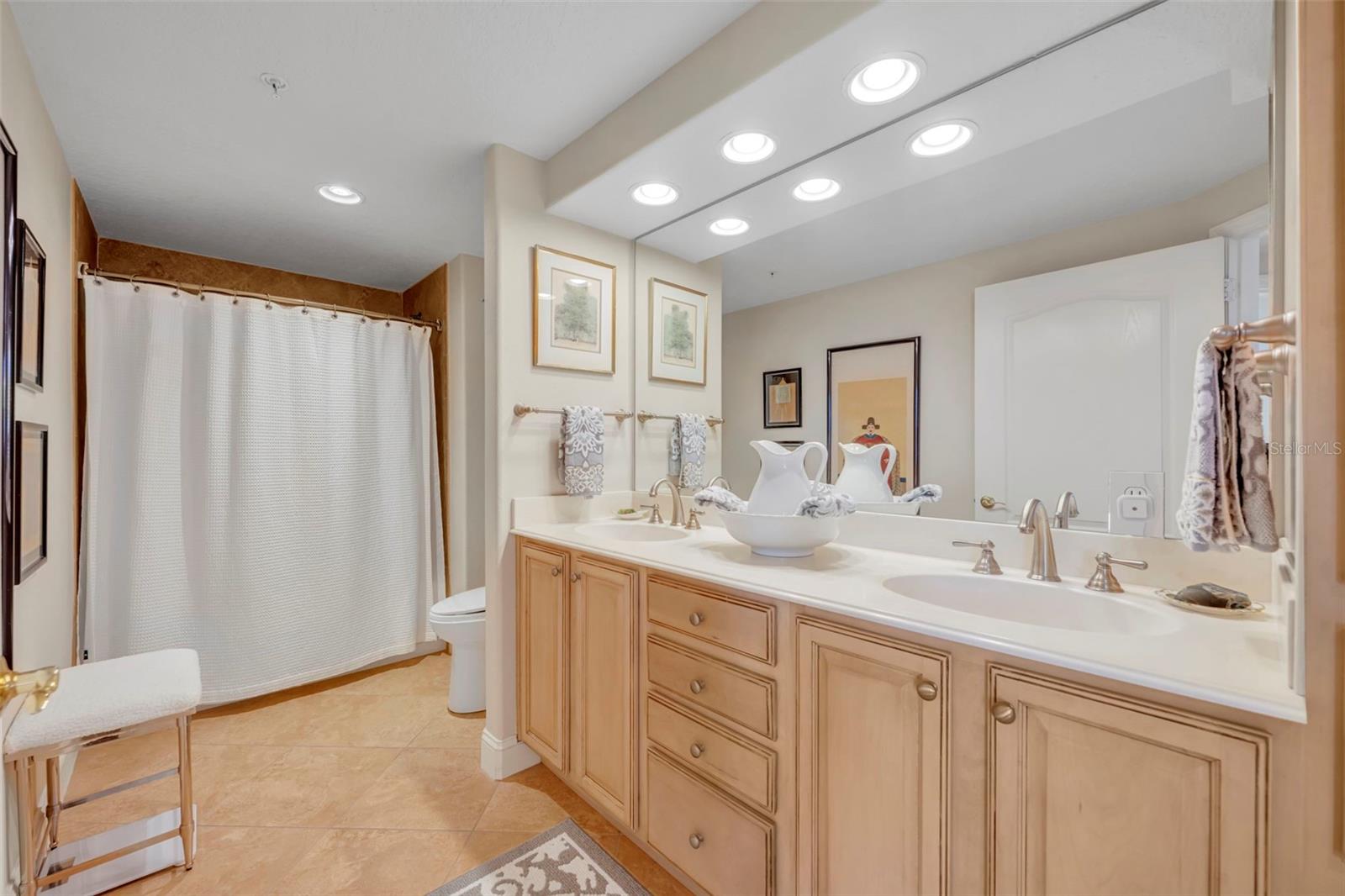 Image 23 of 33 For 917 Lotus Vista Drive 101