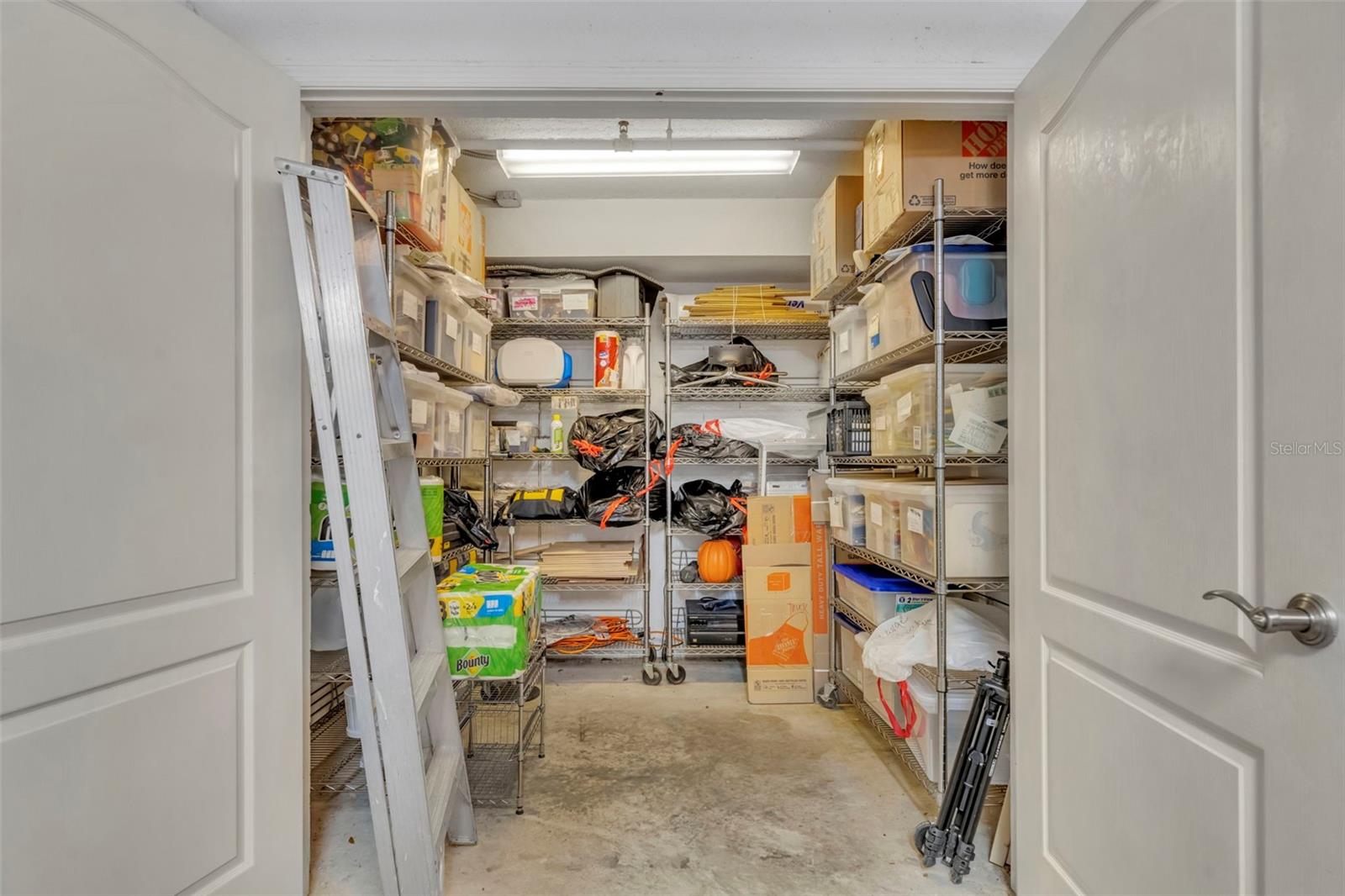 Image 30 of 33 For 917 Lotus Vista Drive 101