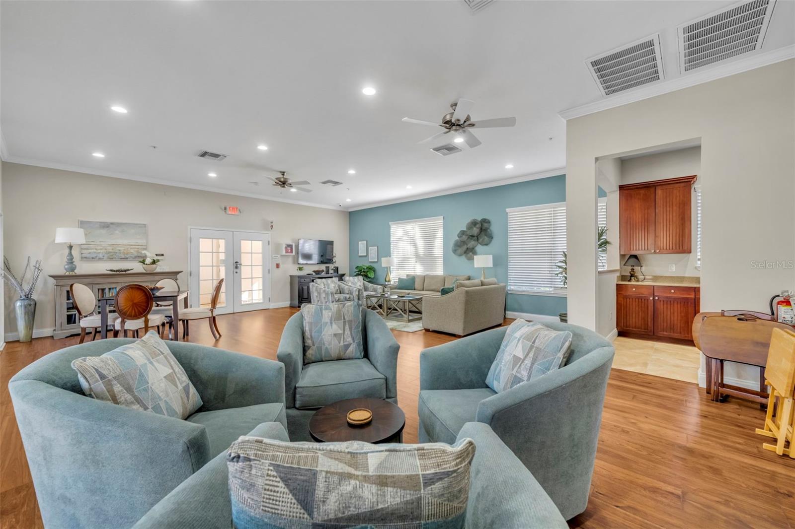 Image 31 of 33 For 917 Lotus Vista Drive 101