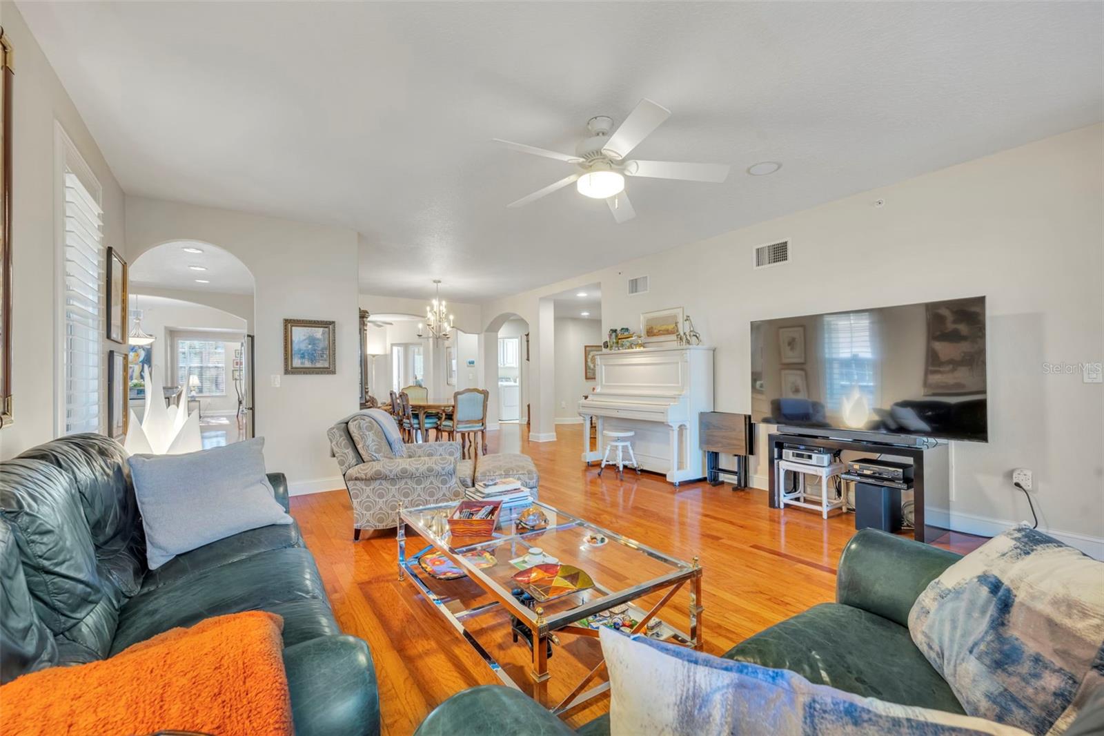 Image 9 of 33 For 917 Lotus Vista Drive 101