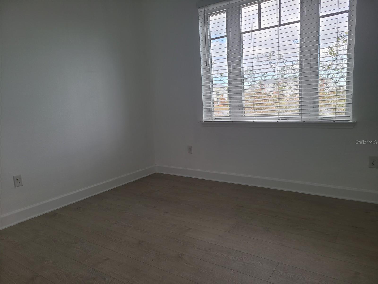 Image 13 of 42 For 13825 Benavente Avenue