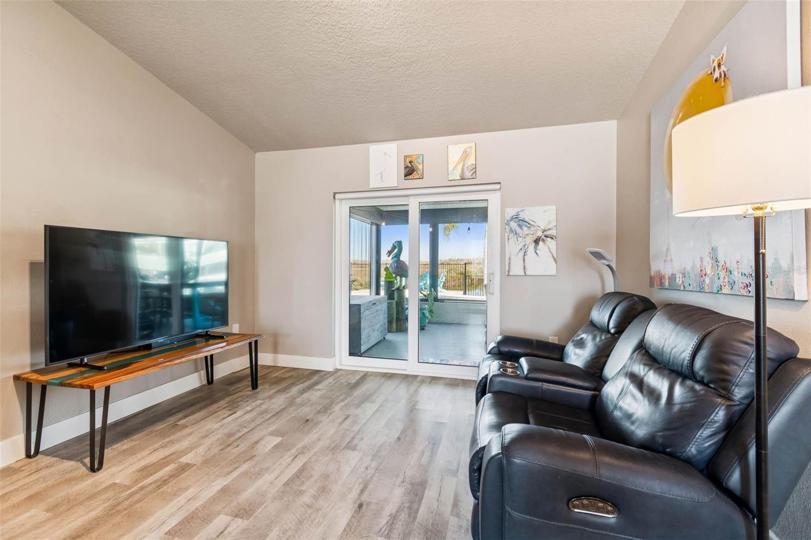 Image 14 of 100 For 15722 Donzi Drive