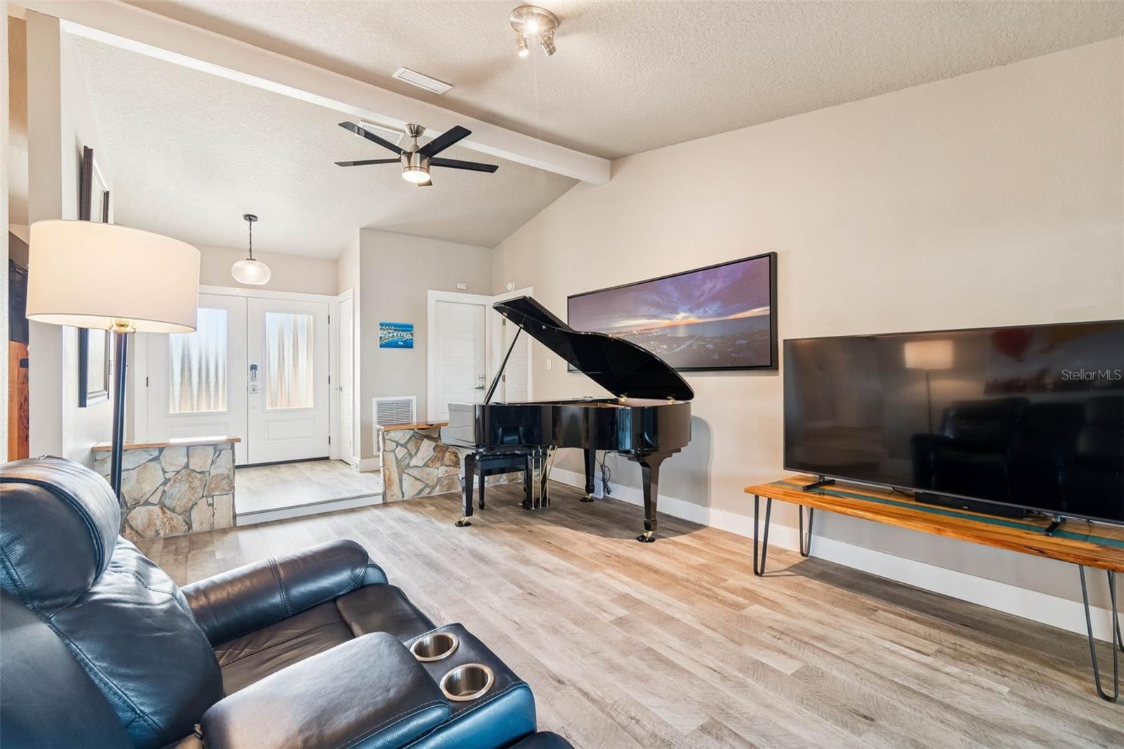 Image 16 of 100 For 15722 Donzi Drive