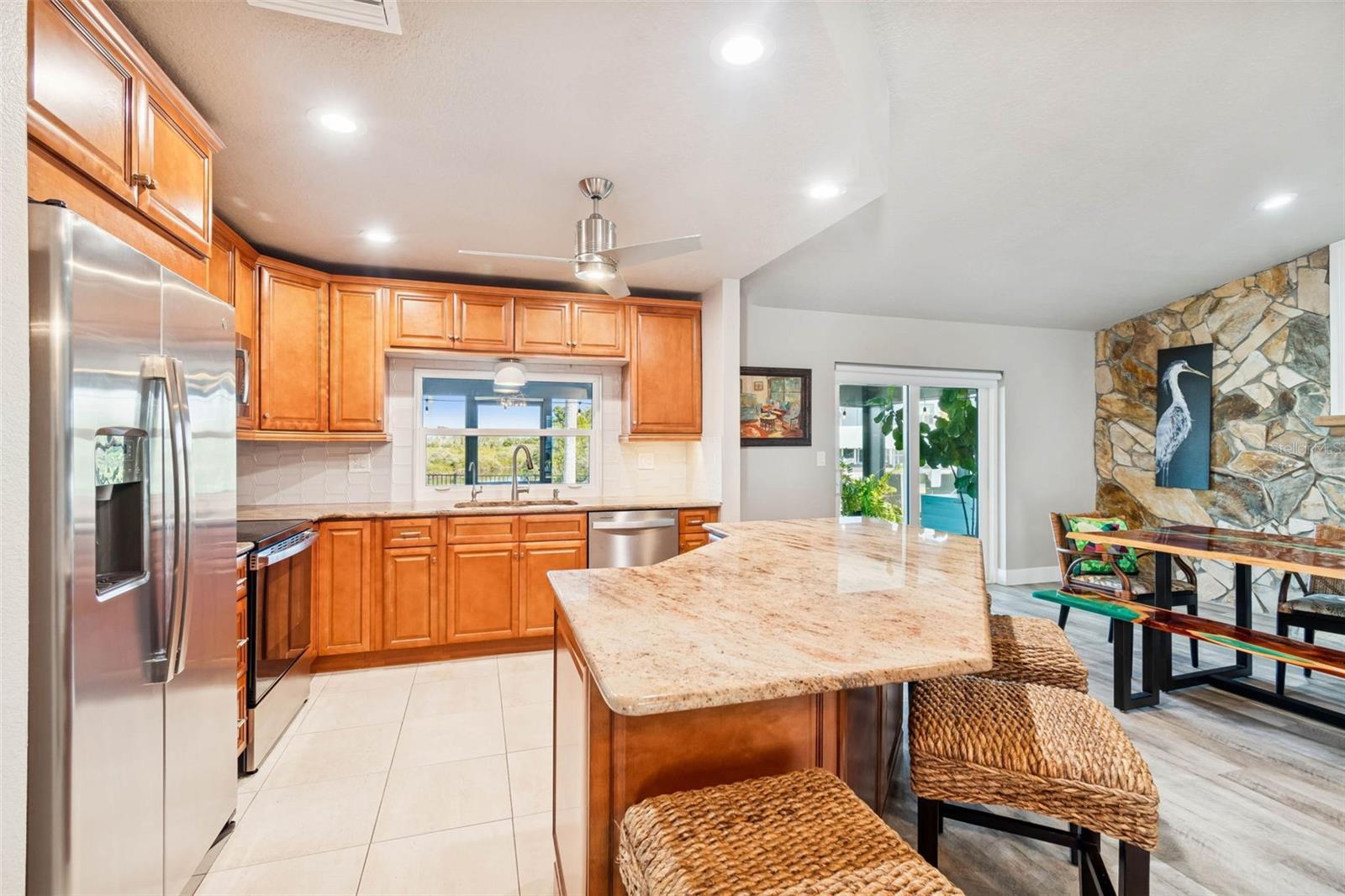 Image 23 of 100 For 15722 Donzi Drive