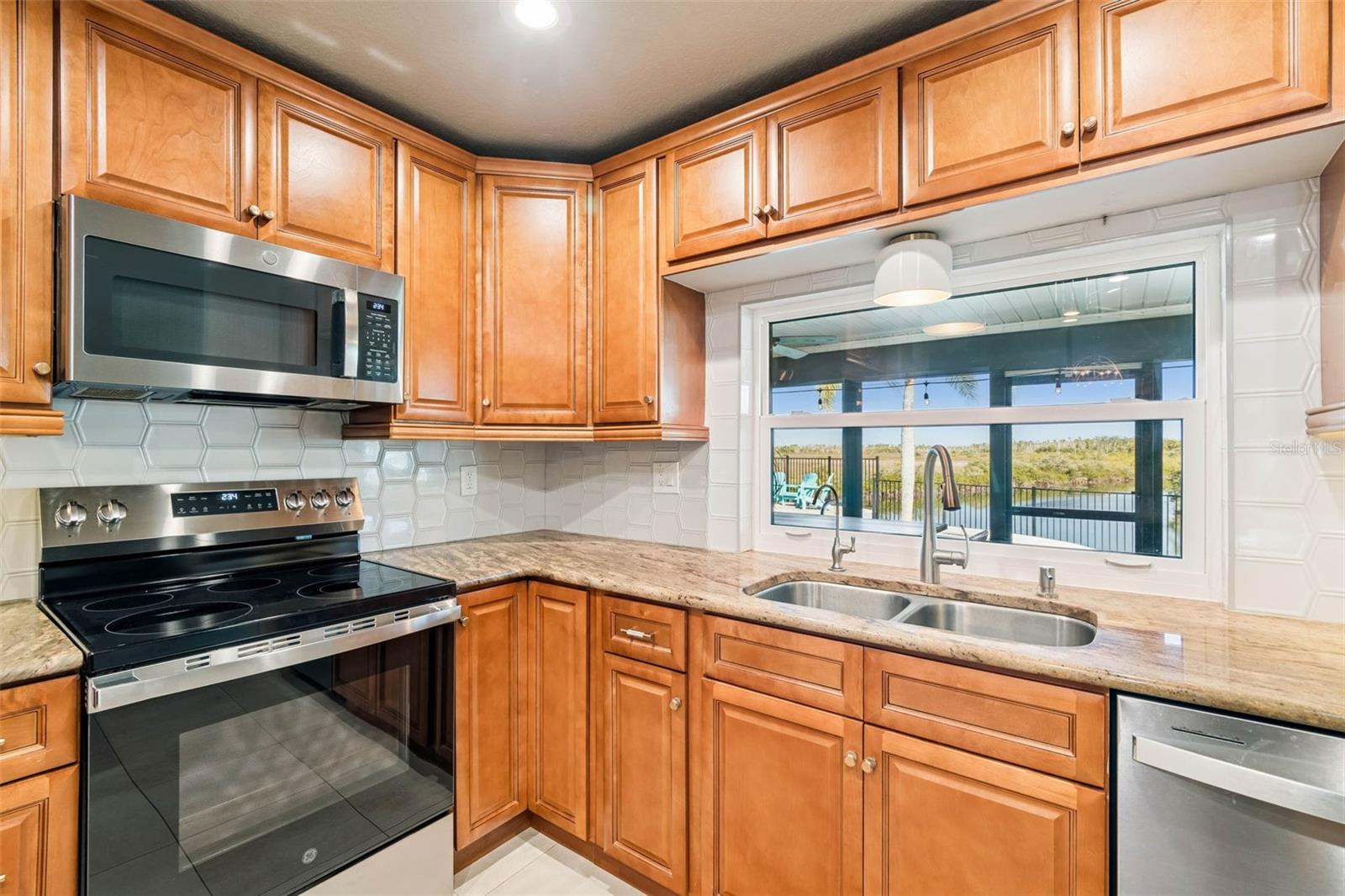 Image 28 of 100 For 15722 Donzi Drive