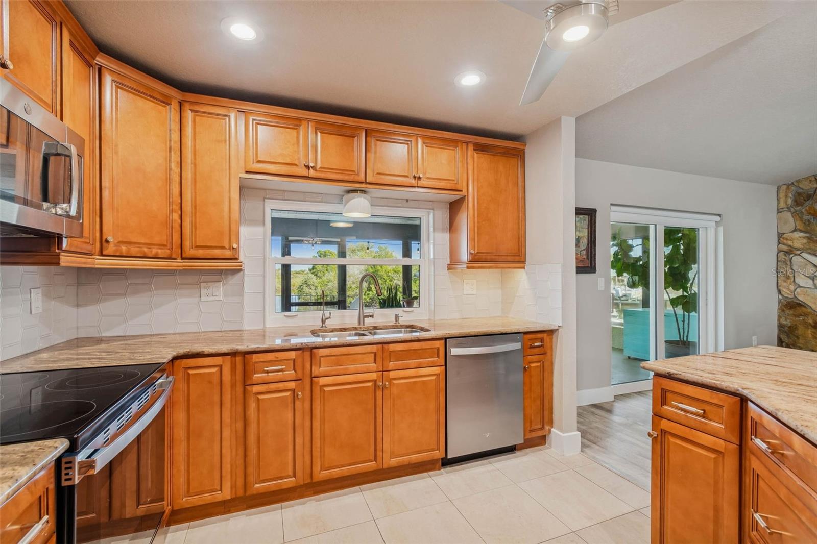 Image 31 of 100 For 15722 Donzi Drive