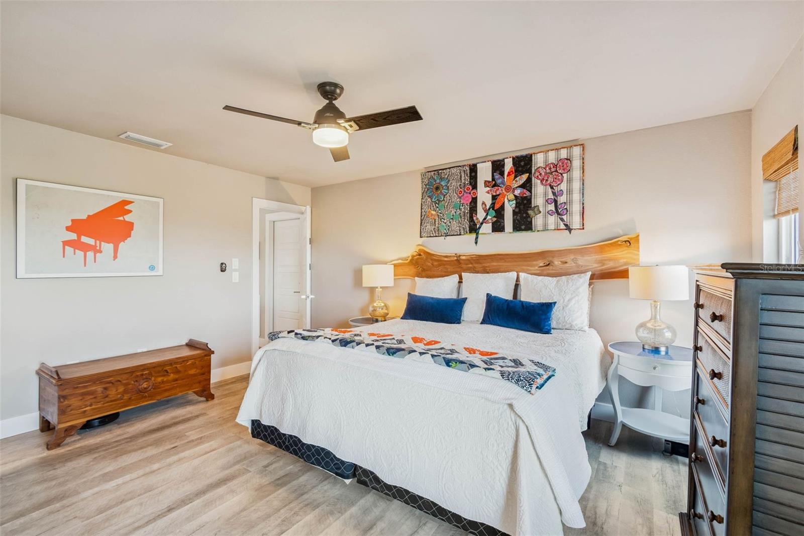 Image 39 of 100 For 15722 Donzi Drive