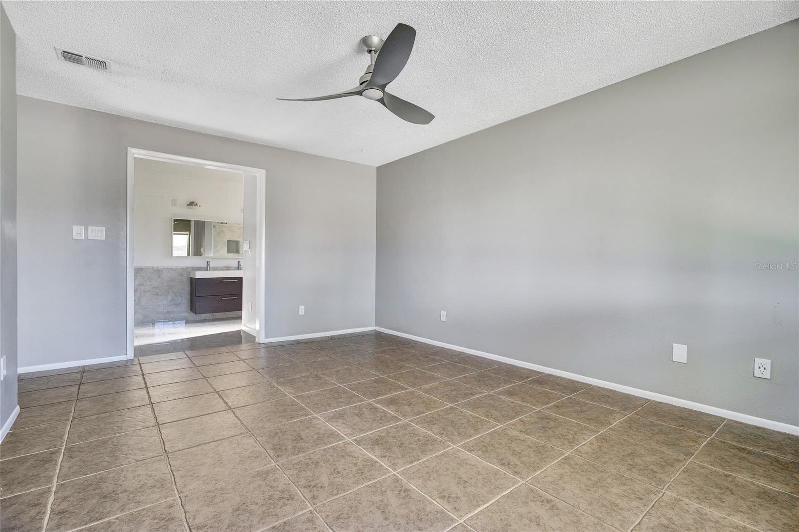 Image 11 of 19 For 111 Colyer Drive