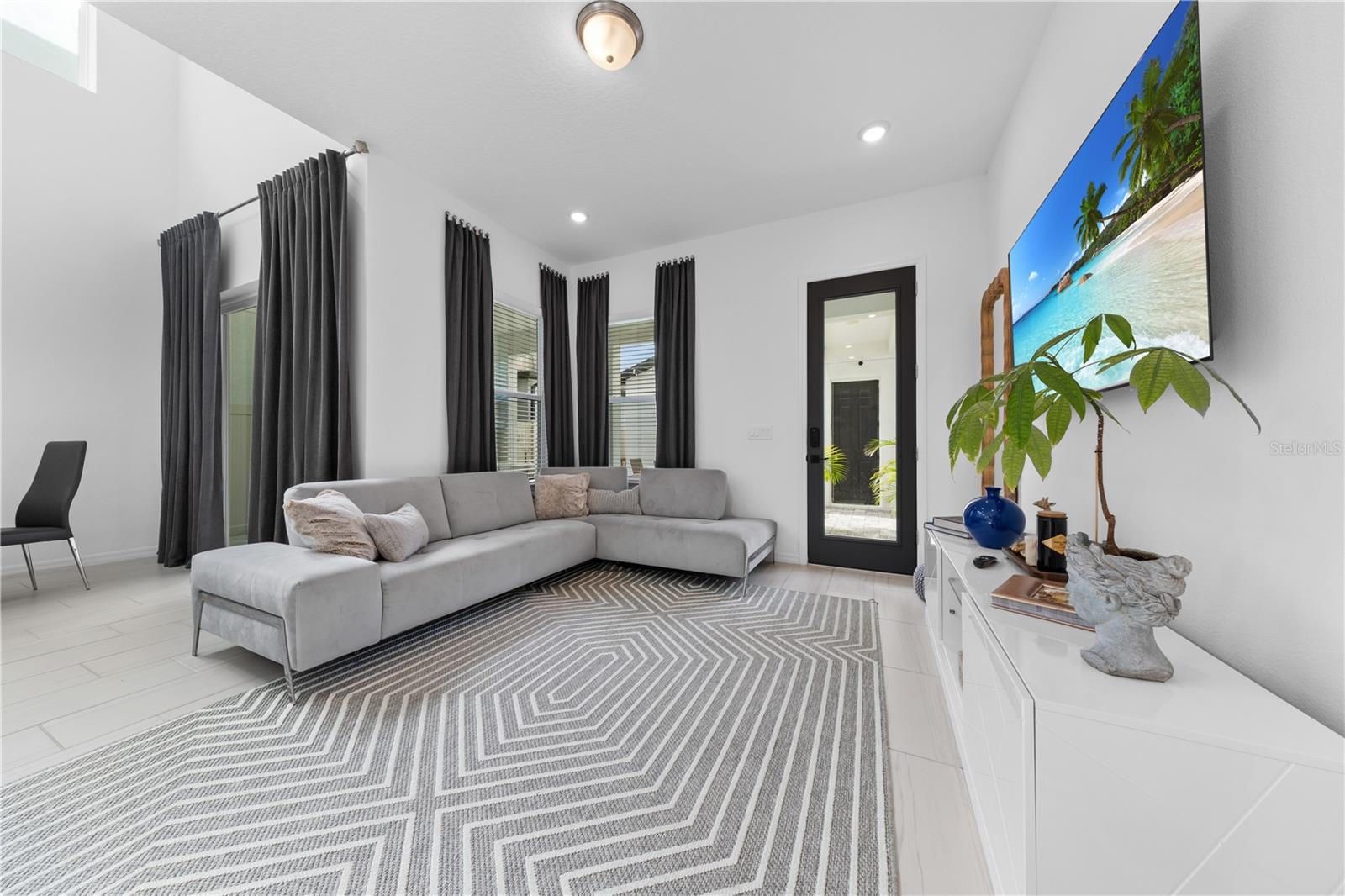 Image 10 of 45 For 2065 White Feather Loop