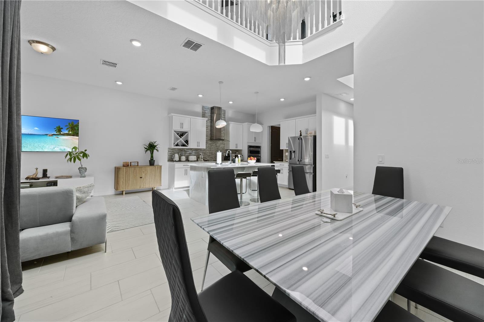 Image 15 of 45 For 2065 White Feather Loop