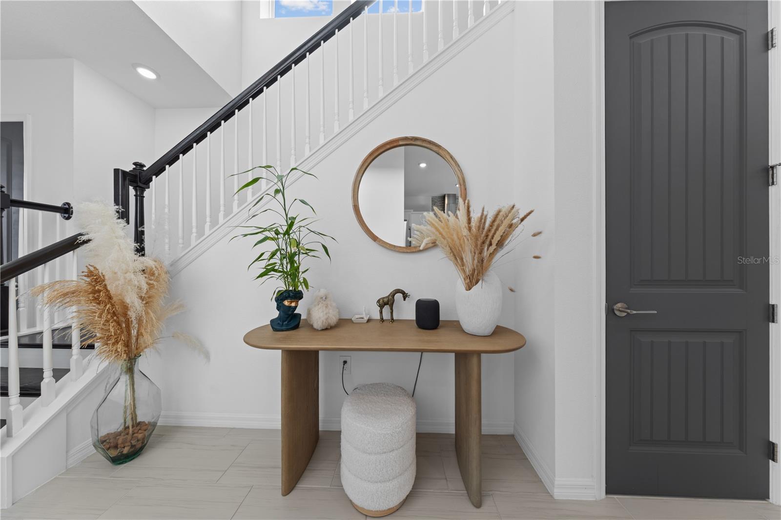 Image 17 of 45 For 2065 White Feather Loop