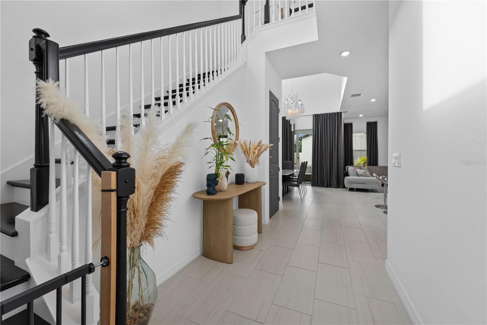 Image 18 of 45 For 2065 White Feather Loop