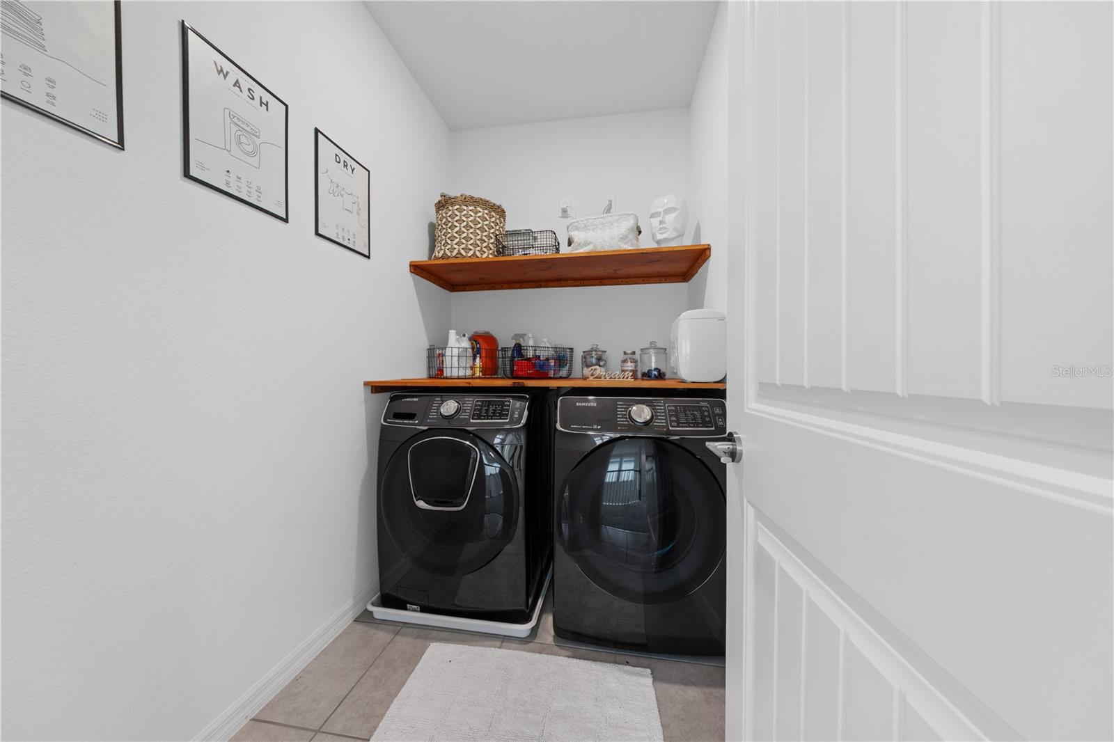 Image 23 of 45 For 2065 White Feather Loop