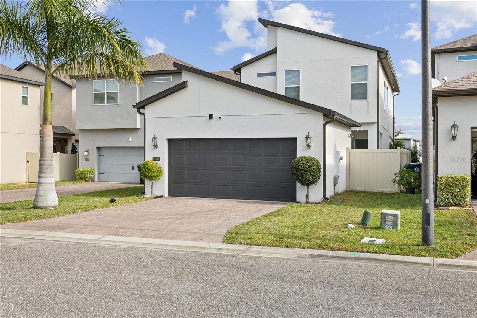 Image 3 of 45 For 2065 White Feather Loop