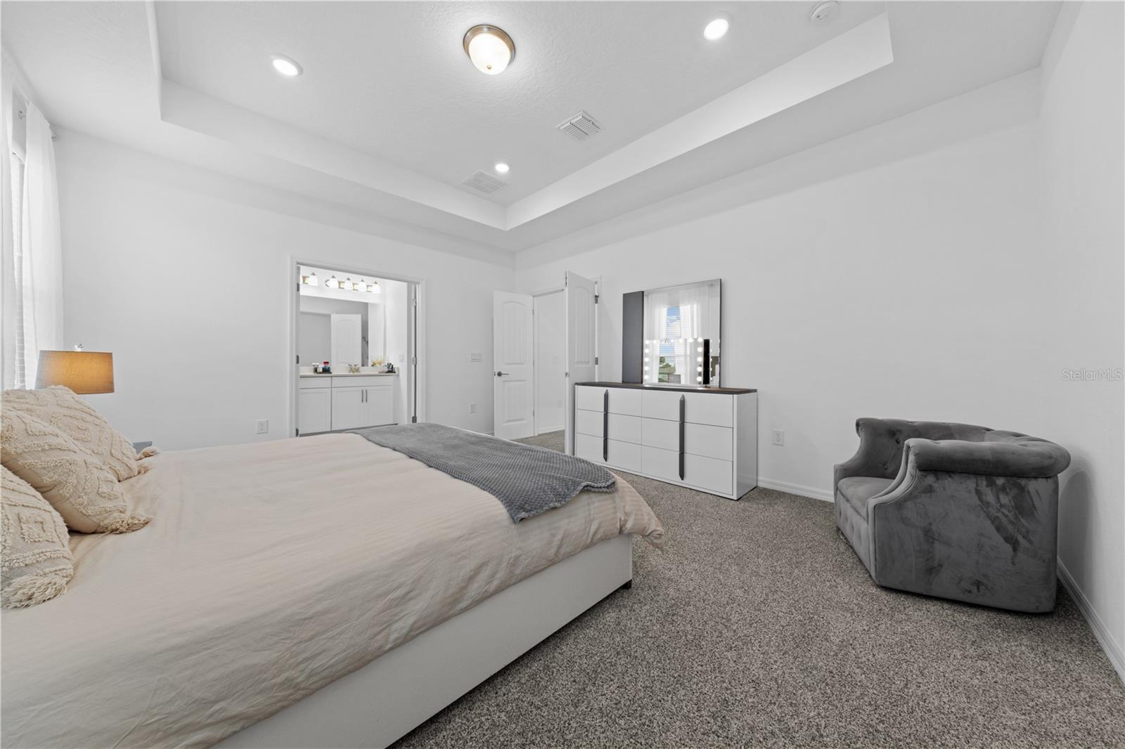 Image 31 of 45 For 2065 White Feather Loop