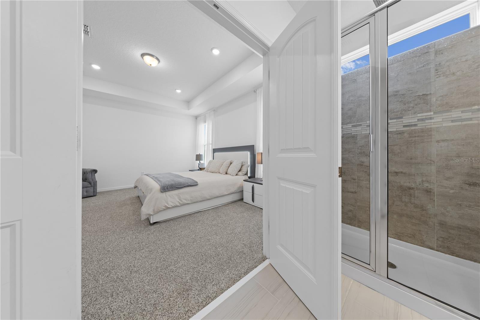 Image 33 of 45 For 2065 White Feather Loop