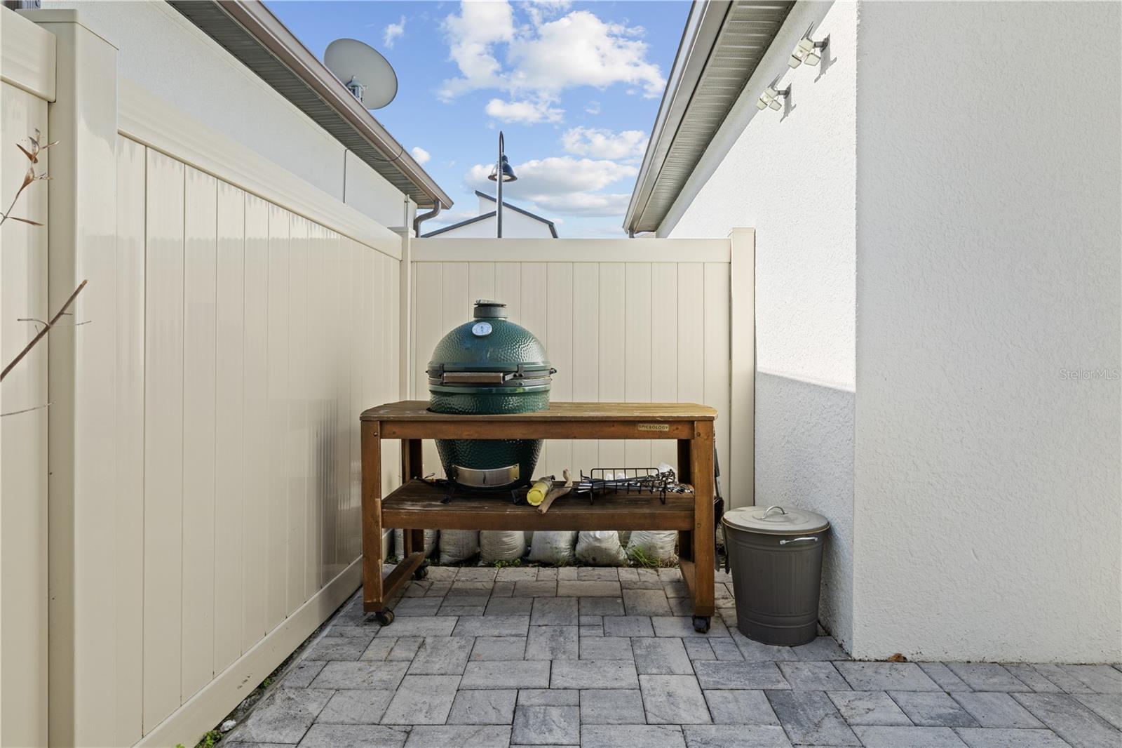 Image 8 of 45 For 2065 White Feather Loop