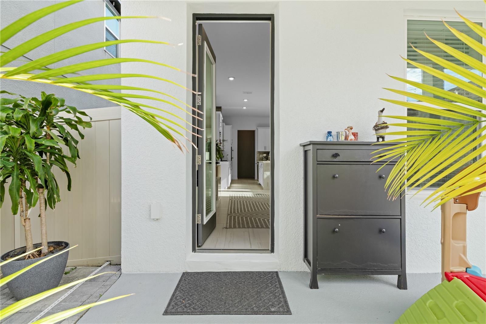 Image 9 of 45 For 2065 White Feather Loop