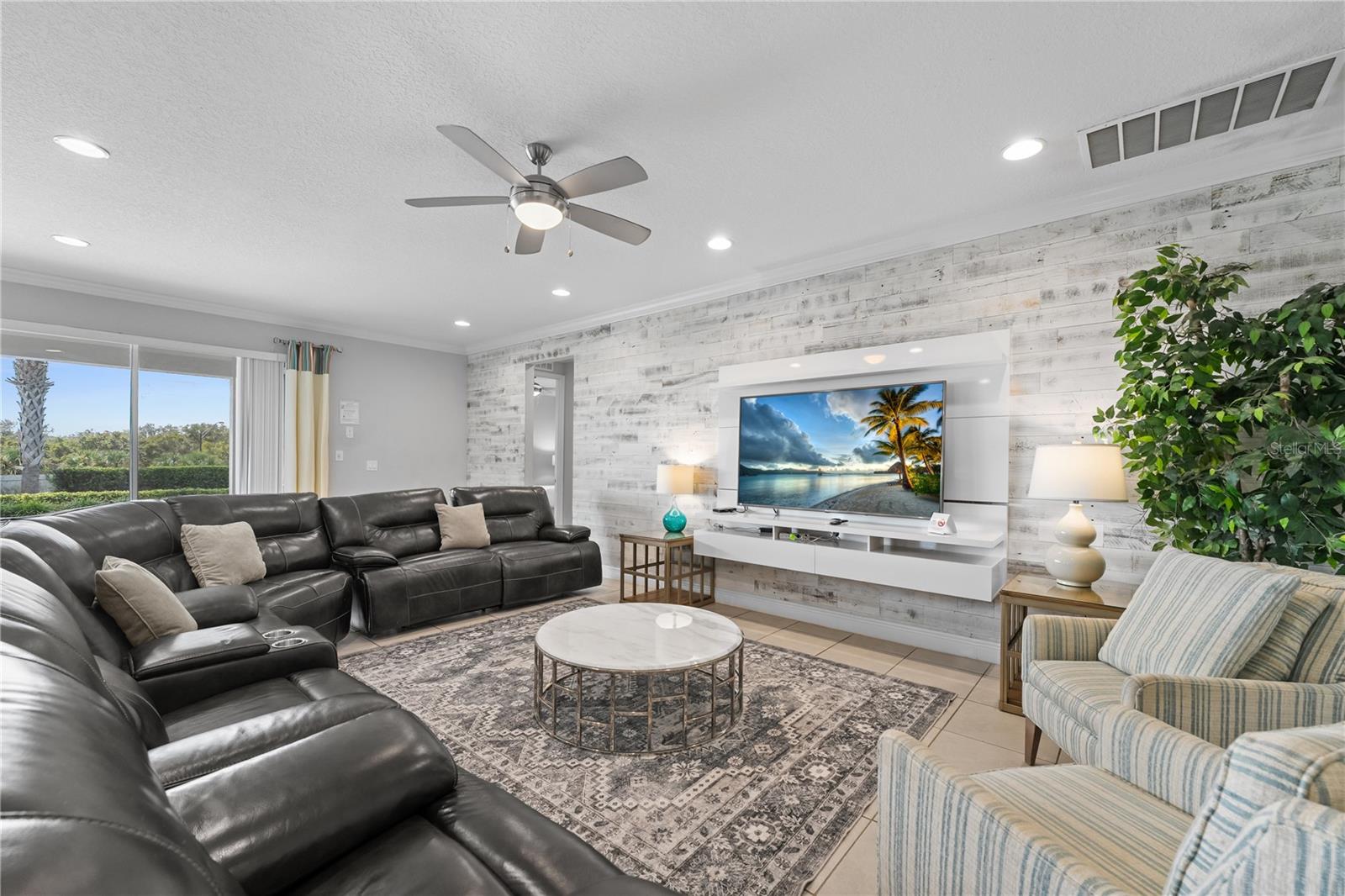 Image 13 of 91 For 7664 Fairfax Drive