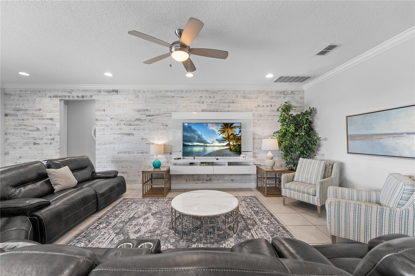 Image 14 of 91 For 7664 Fairfax Drive