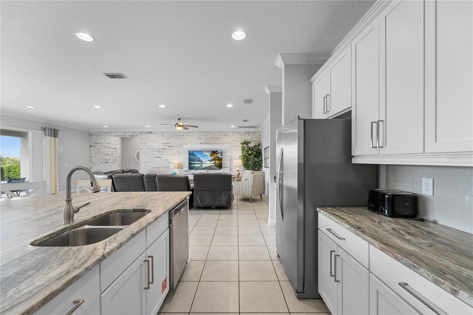 Image 23 of 91 For 7664 Fairfax Drive