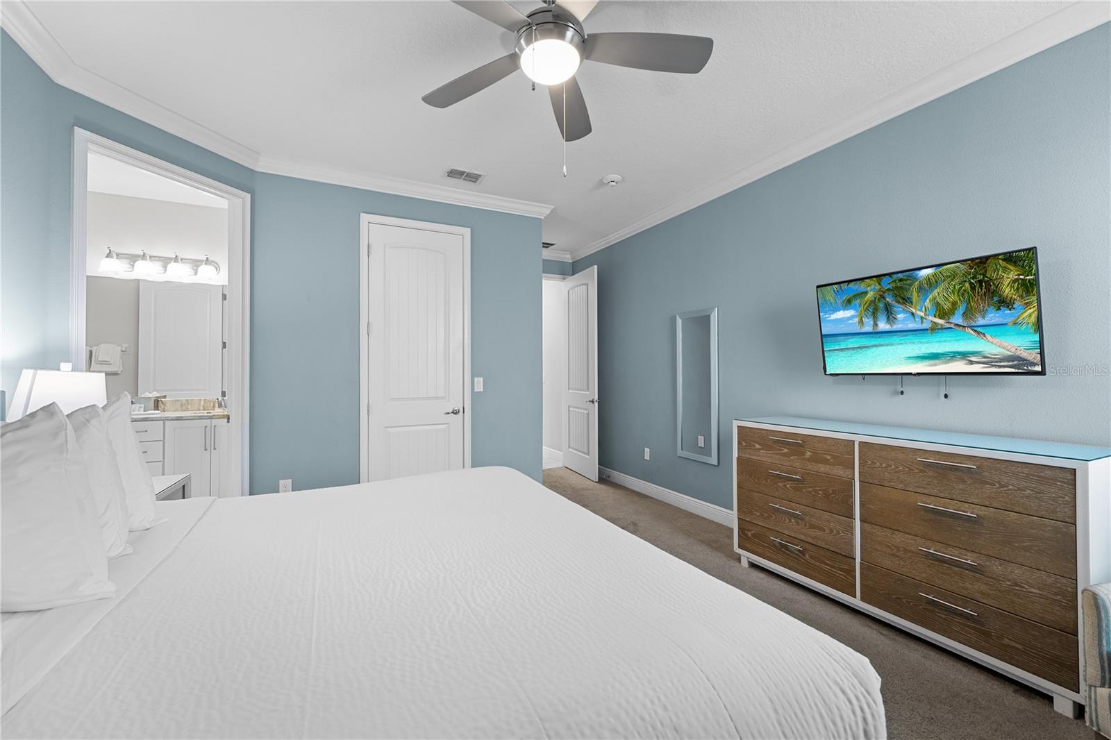 Image 27 of 91 For 7664 Fairfax Drive