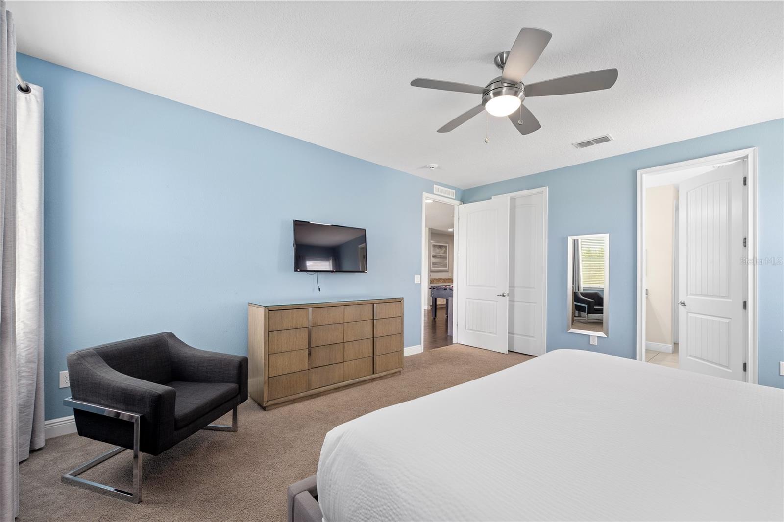 Image 53 of 91 For 7664 Fairfax Drive