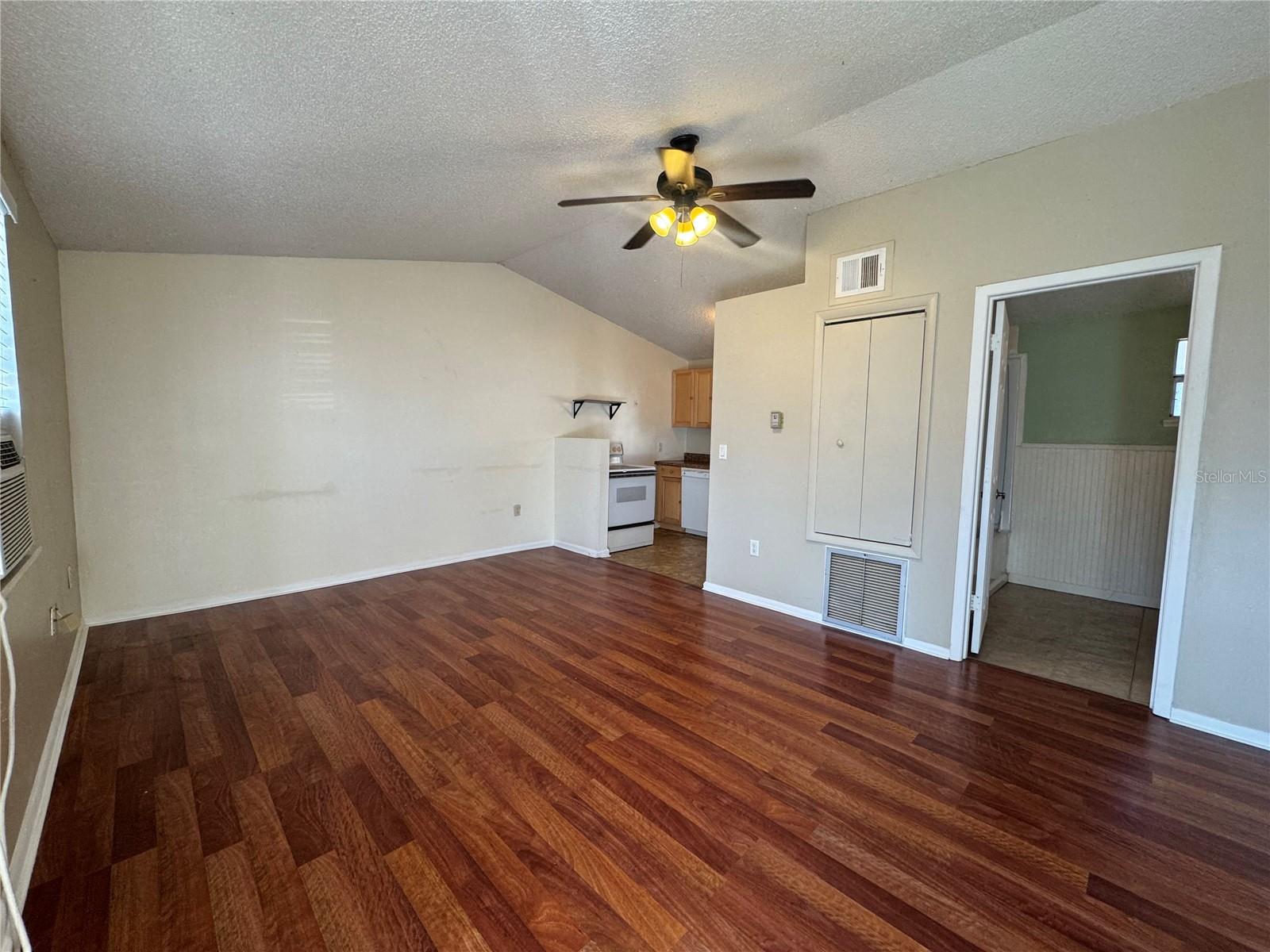 Image 4 of 20 For 3104 Jefferson Street A