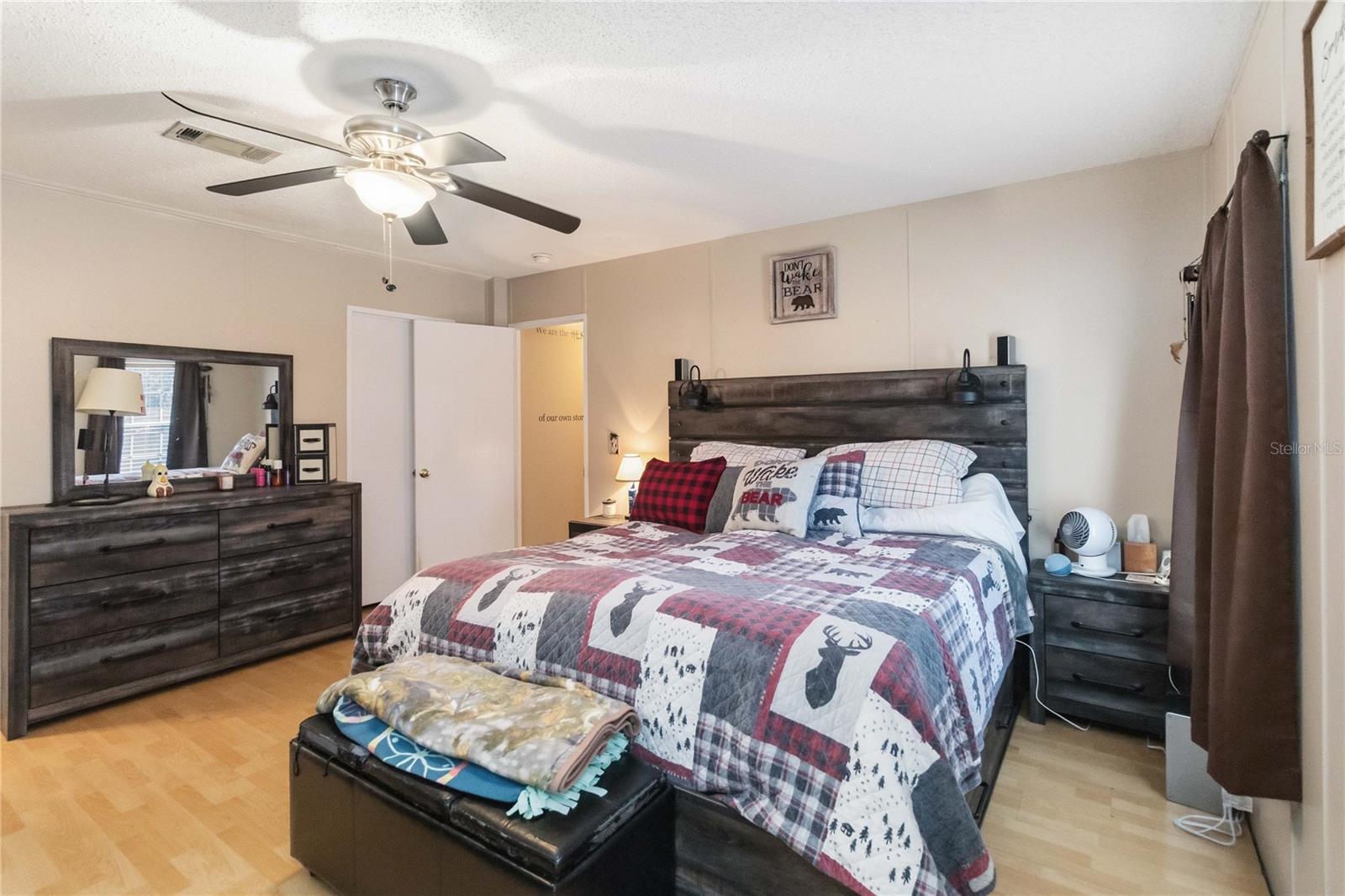 Image 17 of 35 For 37806 Brookside Drive