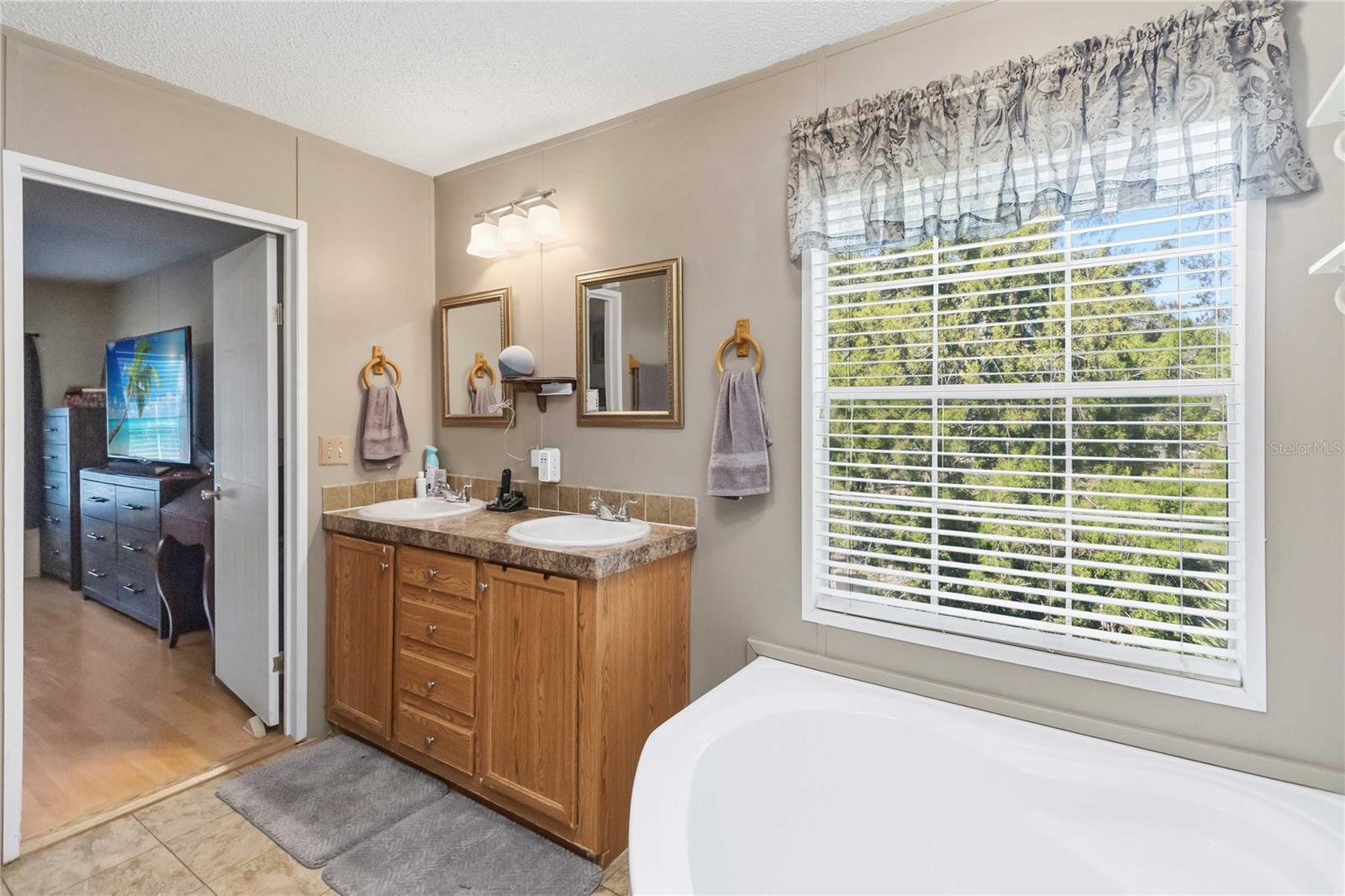 Image 19 of 35 For 37806 Brookside Drive