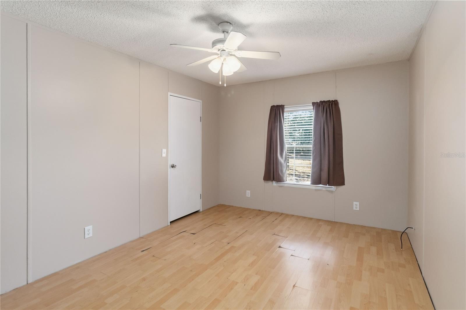 Image 23 of 35 For 37806 Brookside Drive