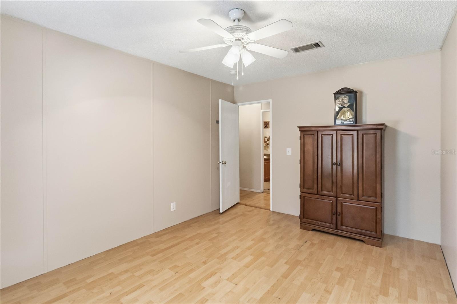 Image 24 of 35 For 37806 Brookside Drive