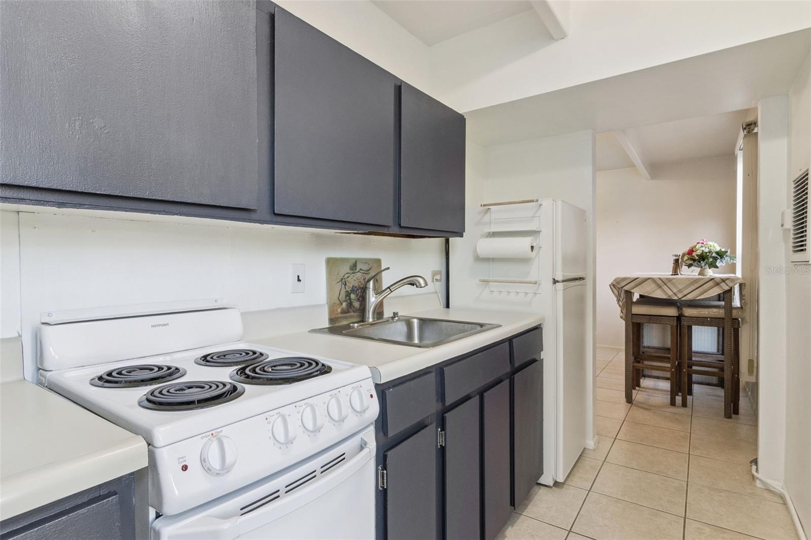 Image 10 of 19 For 3037 Club Cir