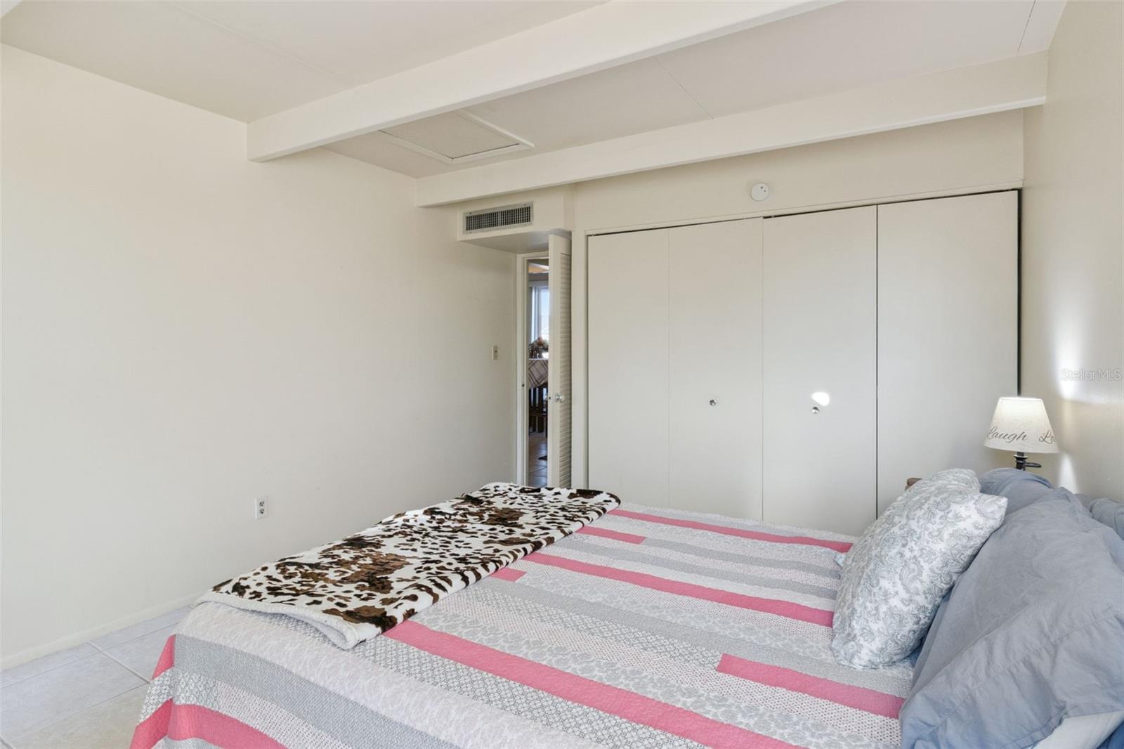 Image 14 of 19 For 3037 Club Cir