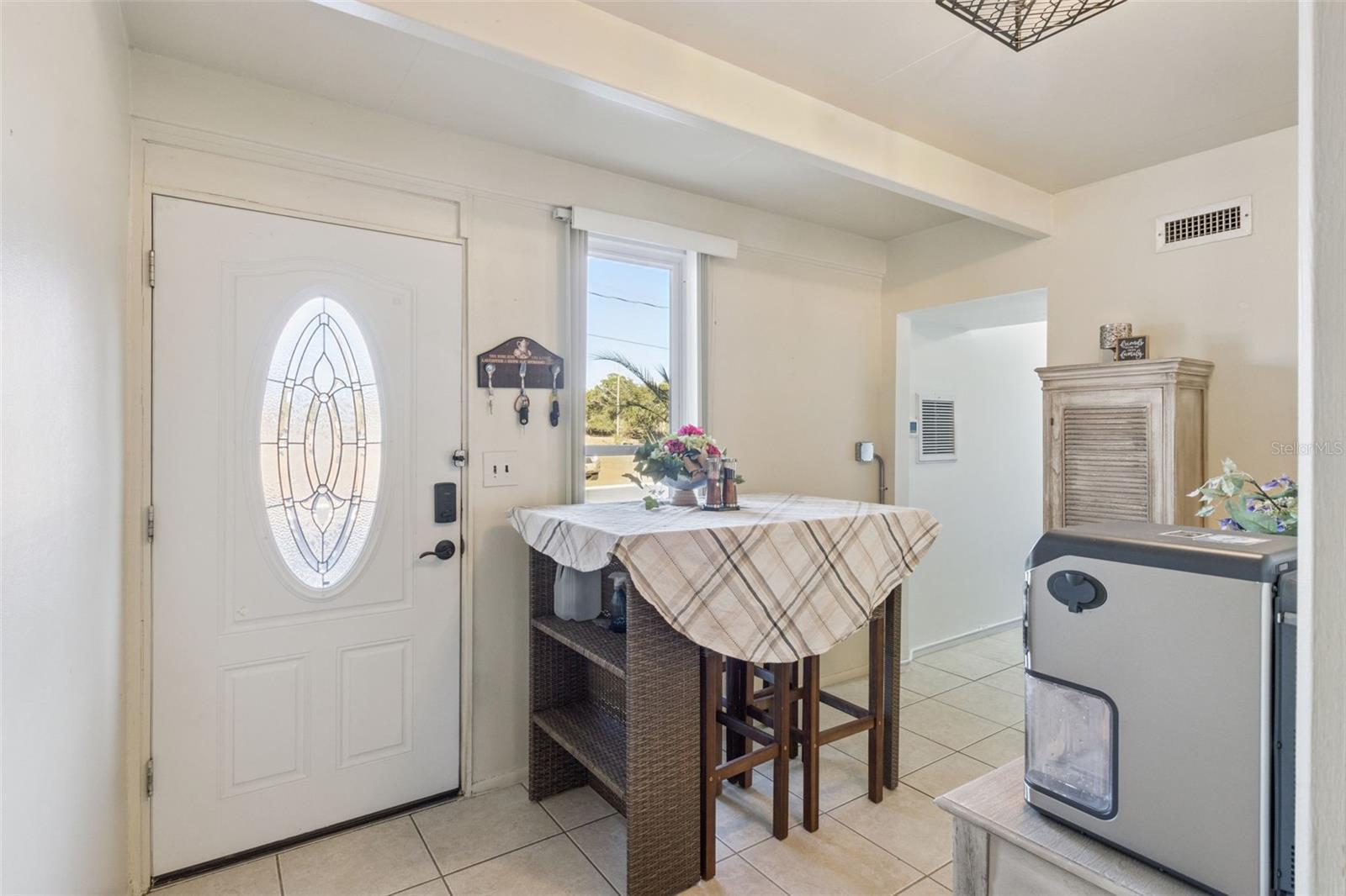 Image 3 of 19 For 3037 Club Cir