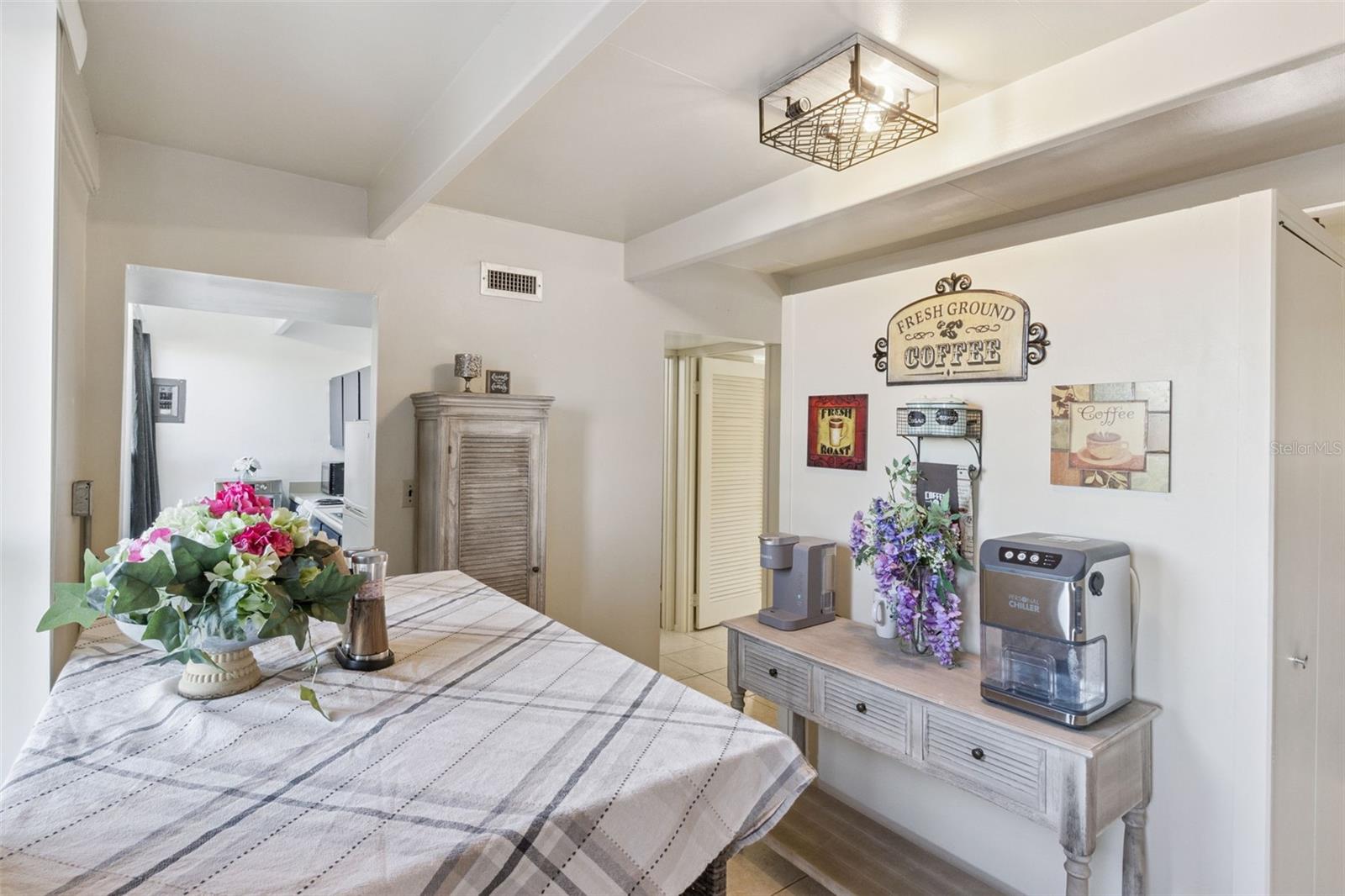 Image 5 of 19 For 3037 Club Cir